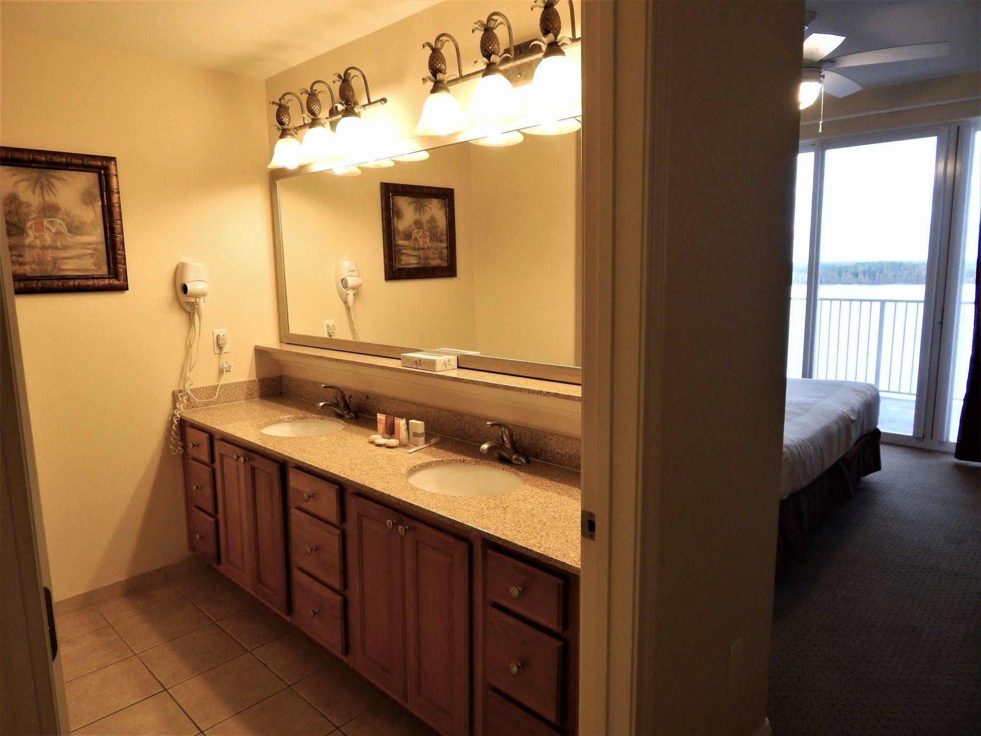Lexington Vacations By Stark Hospitality Lacul Buena Vista Exterior foto